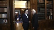 Συνάντηση Αλ. Τσίπρα - Πρ. Παυλόπουλου στις 17.00