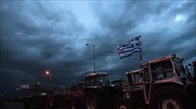 Σκληραίνουν τη στάση τους οι αγρότες στα Τέμπη