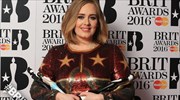 Brit Awards: Σάρωσε τα βραβεία η Adele, εντυπωσίασε η Rihanna