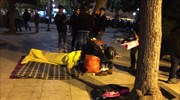Περίπου 100 οι πρόσφυγες στην πλατεία Βικτωρίας