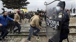 Χιλιάδες πρόσφυγες εγκλωβισμένοι στην Ειδομένη - Με το σταγονόμετρο η διέλευση προς την ΠΓΔΜ