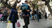 Περίπου 200 οι πρόσφυγες στην πλατεία Βικτωρίας