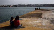 Στον Πειραιά δύο πλοία με 975 πρόσφυγες και μετανάστες
