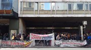 Έξω από το υπουργείο Εργασίας εργαζόμενοι στις κοινωνικές δομές