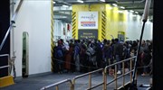 Ακόμη 1.300 πρόσφυγες φτάνουν στο λιμάνι του Πειραιά