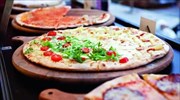 Αποζημίωση 1.500 ευρώ για σπασμένο δόντι από κουκούτσι ελιάς σε πίτσα
