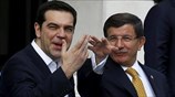 Τσίπρας-Νταβούτογλου: «Επίλυση της προσφυγικής κρίσης με ανθρωπιά και συνεργασία»