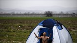Βουλιάζουν στη λάσπη οι σκηνές των προσφύγων στην Ειδομένη