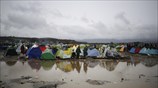 Βουλιάζουν στη λάσπη οι σκηνές των προσφύγων στην Ειδομένη