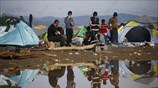 Πρόσφυγες και μετανάστες στον καταυλισμό της Ειδομένης