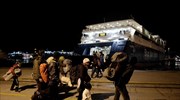Περίπου 1.000 μετανάστες αναμένονται το βράδυ στον Πειραιά