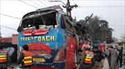 Πακιστάν: Τουλάχιστον 15 νεκροί από έκρηξη παγιδευμένου με εκρηκτικά λεωφορείου