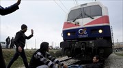 Συνεχίζεται η κατάληψη των σιδηροδρομικών γραμμών στην Ειδομένη