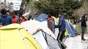 Θεσσαλονίκη: Παραμένουν στο άγαλμα του Βενιζέλου οι πρόσφυγες