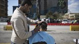 Στιγμιότυπο από την καθημερινότητα των προσφύγων στο λιμάνι του Πειραιά