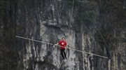 Ριψοκίνδυνα ακροβατικά στο Τσονγκτσίνγκ