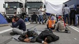Ειδομένη: Με αποκλεισμούς δρόμων αντιδρούν οι πρόσφυγες στο κλείσιμο των συνόρων