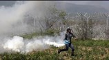 Δακρυγόνα και σφαίρες από καουτσούκ κατά των προσφύγων από τις δυνάμεις της ΠΓΔΜ