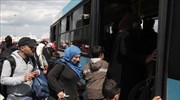 Στους 570 οι πρόσφυγες και μετανάστες που αναχώρησαν από Πειραιά για Σκαραμαγκά