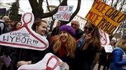 Τρεις πρώην πρώτες κυρίες της Πολωνίας κατά της απαγόρευσης των αμβλώσεων