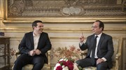 Tsipras briefs Hollande; all eyes on IMF meeting in Washington