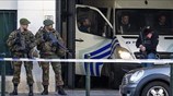 Υπό κράτηση θα παραμείνουν οι συλληφθέντες για τα χτυπήματα σε Βρυξέλλες και Παρίσι