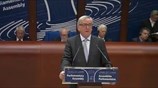Γιούνκερ: Δεν θα χαλαρώσουν τα κριτήρια για την κατάργηση βίζας για τους Τούρκους