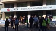 Παραμένουν οι ένστολοι εξω από τα γραφεία του ΣΥΡΙΖΑ