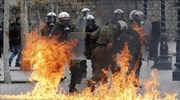 Επεισόδια με μολότοφ τα ξημερώματα γύρω από το Πολυτεχνείο