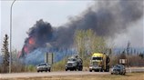 Καναδάς: Ο καιρός σύμμαχος των πυροσβεστών στο Φορτ ΜακΜάρεϊ