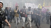 Γαλλία: Απεργίες και πρόταση μομφής μετά την εργασιακή μεταρρύθμιση με προεδρικό διάταγμα