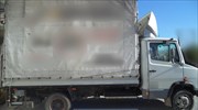 Χειροπέδες σε 49χρονο που μετέφερε 57 μετανάστες