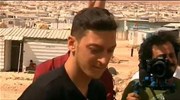 Ιορδανία: Ο Οζίλ διδάσκει στα προσφυγόπουλα τα «μυστικά της μπάλας»