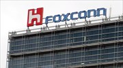 H Foxconn «αντικαθιστά 60.000 εργαζομένους με ρομπότ»