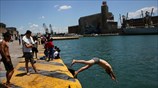 Βουτιές στο λιμάνι του Πειραιά