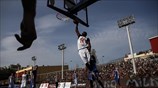 «Μαθήματα» μπάσκετ από τους αδελφούς Αντετοκούνμπο