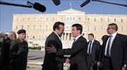 Κατάθεση στεφάνου στον Άγνωστο Στρατιώτη από τον Βαλς