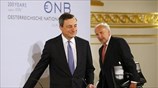 ΕΚΤ: Eνέσεις ρευστότητας και στις επιχειρήσεις, σταθερά επιτόκια