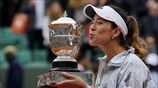 Roland Garros: «Βασίλισσα» στο Παρίσι η Μουγκουρούθα