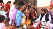 Πακιστάν: Πατέρας 35 παιδιών θέλει να κάνει άλλα… 65