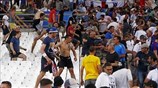 Euro 2016: Ακόμα και μέσα στο γήπεδο συγκρούστηκαν Ρώσοι και Άγγλοι οπαδοί