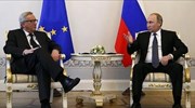 Συνάντηση Γιούνκερ - Πούτιν στην Αγία Πετρούπολη, παρά τις κυρώσεις της Ε.Ε.