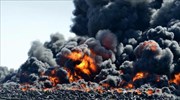 Λάρισα: Συνεχίζεται η επιχείρηση κατάσβεσης φωτιάς σε βιοτεχνία αναγόμωσης ελαστικών