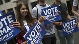 Brexit: Κάμερον - Κόρμπιν και Στέρτζιον ενώνουν τις δυνάμεις τους υπέρ του Remain