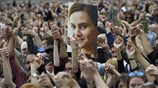 Βρετανία: Πλήθος κόσμου στην εκδήλωση μνήμης για την αδικοχαμένη Τζο Κοξ