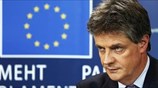 Την παραίτησή του ανακοίνωσε ο Βρετανός επίτροπος