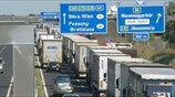 Ουρές χιλιομέτρων στα σύνορα Αυστρίας - Ουγγαρίας