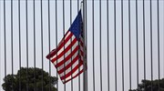 Μεσίστιες οι σημαίες στις ΗΠΑ για πέντε ημέρες μετά τη δολοφονία αστυνομικών στο Ντάλας