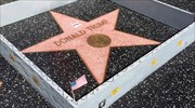 «Τείχος» γύρω από το αστέρι του Ντόναλντ Τραμπ στη «λεωφόρο της δόξας»
