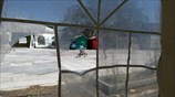 Στιγμιότυπο από κέντρο φιλοξενίας προσφύγων στον Ελαιώνα
